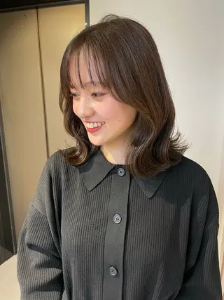 ミディアム アキ/梅田/顔まわり /レイヤーカット/のヘアスタイル