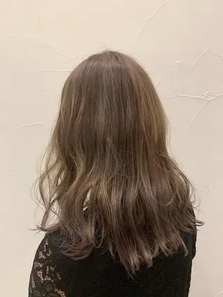 ロング カラー ミドウチ アヤカのヘアスタイル