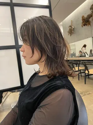 ミディアム カラー くせっ毛カット タツヤのヘアスタイル