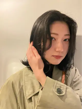 カラー Mori Aimiのヘアスタイル