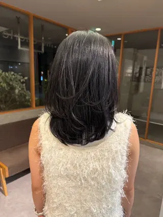 ミディアム 荻野 結衣のヘアスタイル