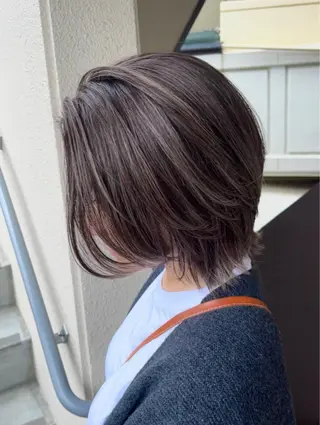 ミディアム 岩尾 萌々子のヘアスタイル