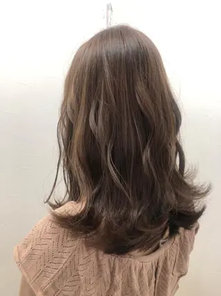 セミロング カラー 似合わせスタイル🪮 🌿まなべさとみ🌿のヘアスタイル