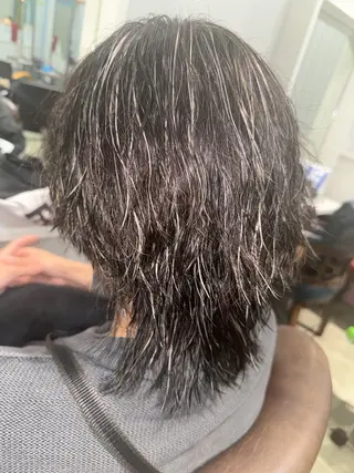ショート カラー メンズ 坂柳 朱音のヘアスタイル