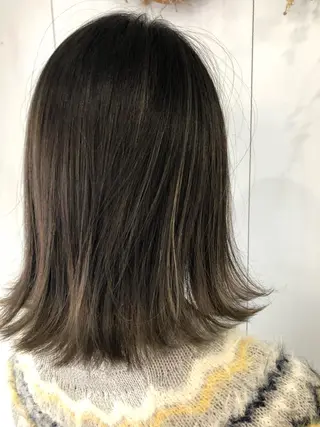 ミディアム カラー 松浦 圭希のヘアスタイル