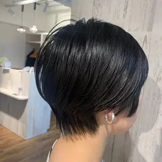 ショート カラー 山本 帆乃果のヘアスタイル