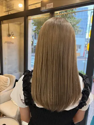 ロング カラー NANA .のヘアスタイル