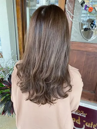 ミディアム カラー grand juteのヘアスタイル