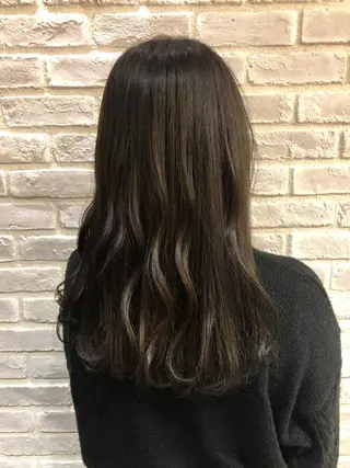ミディアム カラー Vyuha ビューハのヘアスタイル