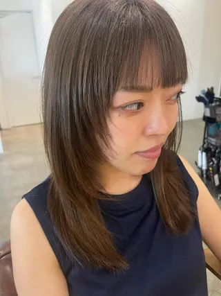 セミロング カラー 三島 有佳里のヘアスタイル