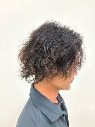 ショート パーマ メンズ 仲地 大地のヘアスタイル