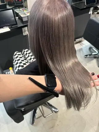 ロング カラー _WHITE / KENTOのヘアスタイル