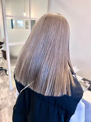 セミロング ブリーチ毛に縮毛矯正 ✨カラー✨山田 正幸のヘアスタイル