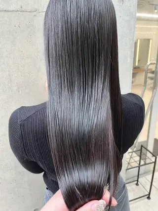 ロング カラー 圧倒的 毛流れ センターパートのヘアスタイル