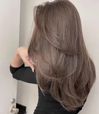 ロング karin🪩海外風 バタフライカットのヘアスタイル