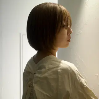 ショート ヘアアレンジ mina / 透明感ベージュカラーのヘアスタイル
