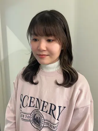 セミロング カラー 工藤 梨花のヘアスタイル