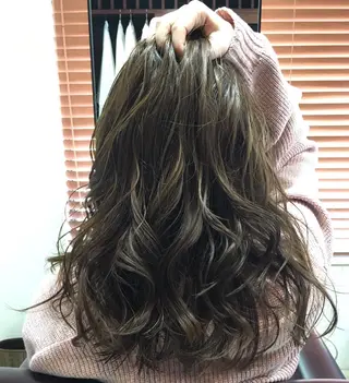 ロング カラー 小顔/似合わせカット 杉山莉菜のヘアスタイル
