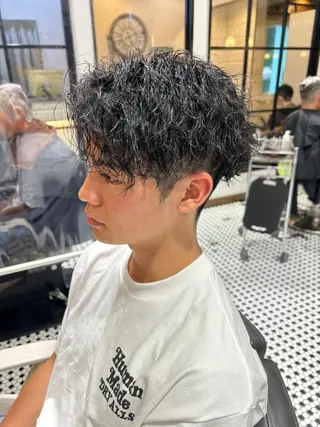ショート パーマ メンズ 榊原 貫太のヘアスタイル