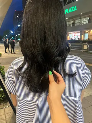 ロング ルナ|縮毛矯正 ×デザインカラー🥝のヘアスタイル