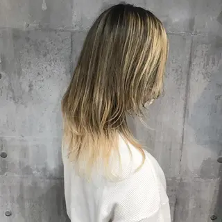 セミロング カラー ホワイト&レイヤーカ ットエクステ長畠俊輔のヘアスタイル