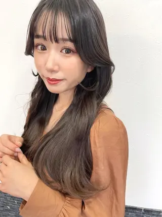 ロング レイヤーカット、 大人可愛い　中村美羅のヘアスタイル