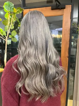 ロング カラー 友 美海のヘアスタイル