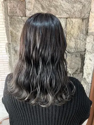 セミロング カラー 蓮見  友里のヘアスタイル