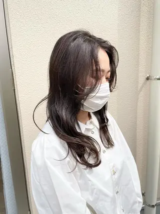 ロング カラー Takanishi くすみベージュカラーのヘアスタイル
