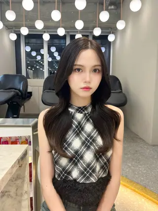 ロング レイヤーカット 新宿🤍Maiのヘアスタイル