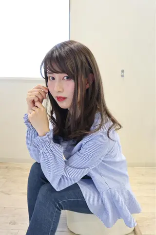 セミロング 岩間 祐佳のヘアスタイル
