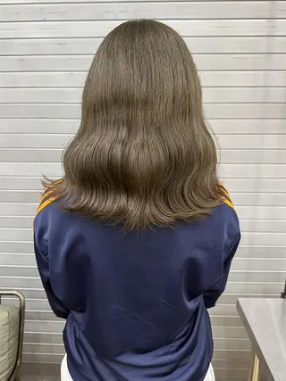 ミディアム 村岡彩優/松本 /ブリーチ/艶カラーのヘアスタイル