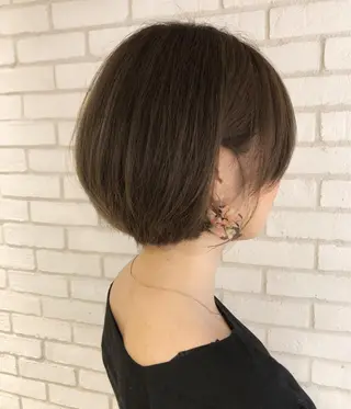 ショート カラー 小島 侑衣のヘアスタイル