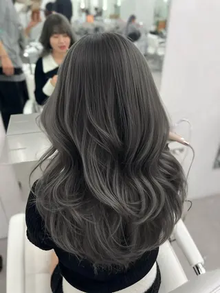 ロング カラー 透明感カラー✨🩵 韓国ヘアkanatoのヘアスタイル