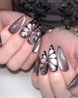 ネイル moca心斎橋店 Aina🐈‍⬛🤍のネイルデザイン