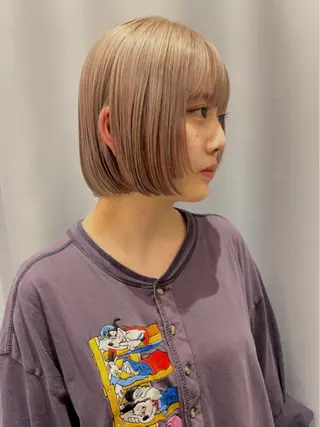 ショート カラー ブリーチ😼 ボブ✍️レイヤーのヘアスタイル