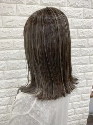 ミディアム カラー 薄田 珠美のヘアスタイル