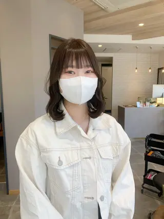 ミディアム カラー 鍋嶋 涼香のヘアスタイル