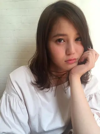 ミディアム 齋藤 咲のヘアスタイル