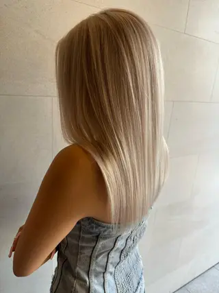 セミロング カラー 新美 蓮のヘアスタイル