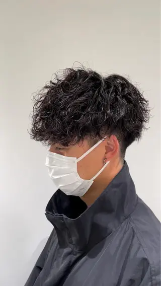 ショート メンズ フェザーパーマ職人 🪶ryosukeのヘアスタイル