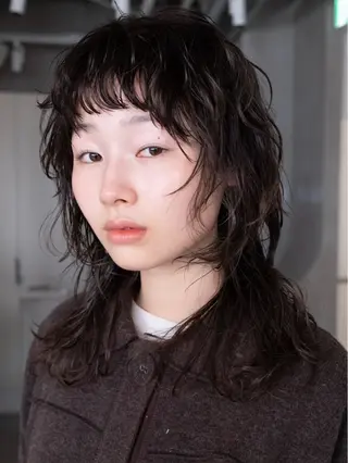 セミロング レディース／メンズ パーマ特化／内山遥斗のヘアスタイル