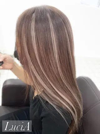 ロング LuciA エクステカラーのヘアスタイル