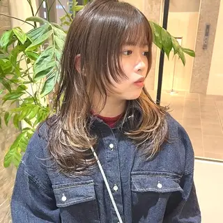 セミロング 大阪ウルフカット 🐺デザインカラーのヘアスタイル