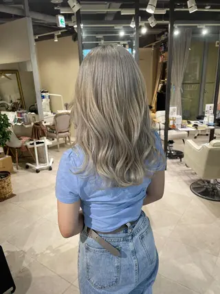 ロング カラー ムラ修正.ブリーチ エクステ🤍アミルのヘアスタイル