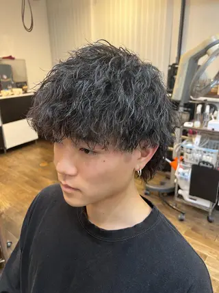 ショート パーマ メンズ 二本木 秀成のヘアスタイル