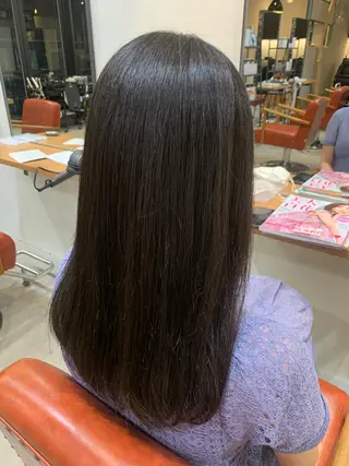 ロング om's poka 伊藤百花のヘアスタイル