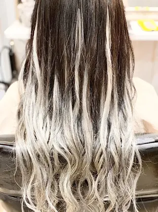 セミロング カラー パーマ チビ編み込みエクステ シールエクステのヘアスタイル
