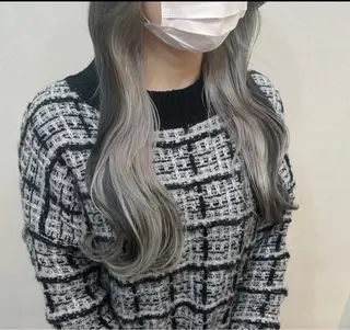 ロング カラー 伊藤 由妃乃のヘアスタイル