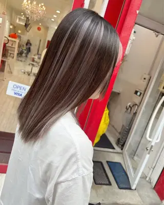 セミロング カラー ヘアアレンジ 今村公介 ブリーチ特化、派手髪のヘアスタイル